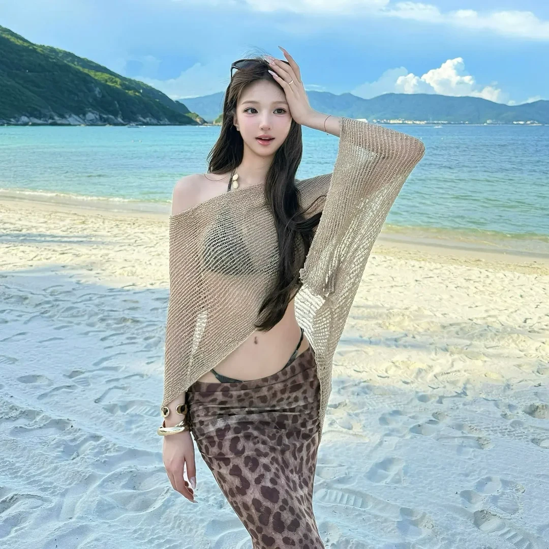 「冬日恋歌」性感辣妹豹纹比基尼泳衣小胸绑带披肩适合温泉沙滩度假