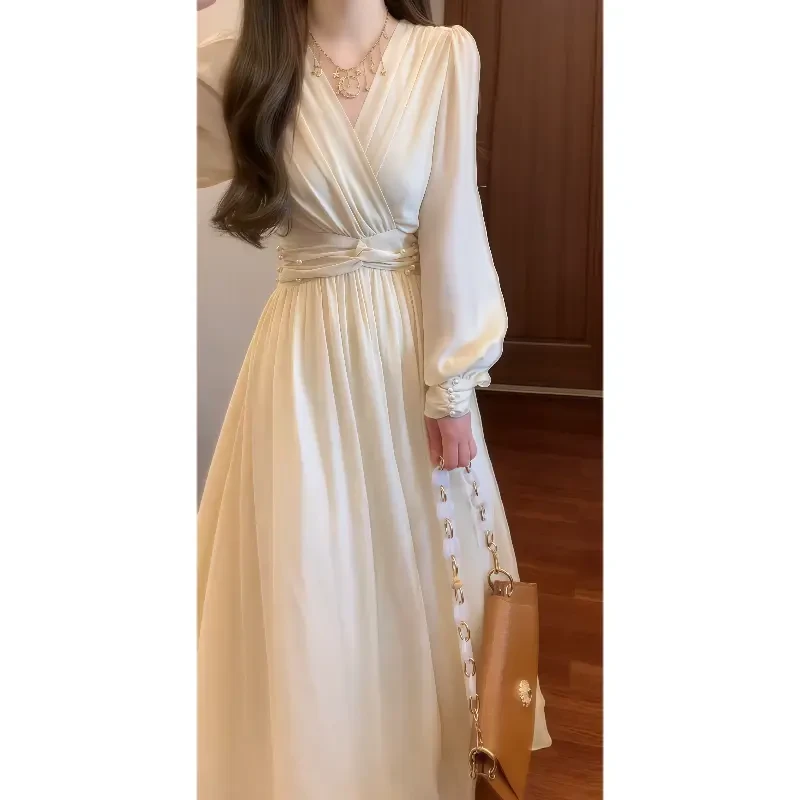 初茶白露法式温柔浪漫扭结设计钉珠连衣裙气质显瘦仙气长裙