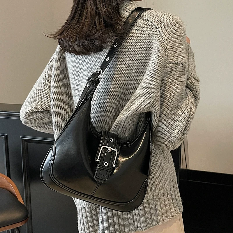 高级感小众包包女大容量2024新款秋冬季百搭休闲斜挎包复古饺子包