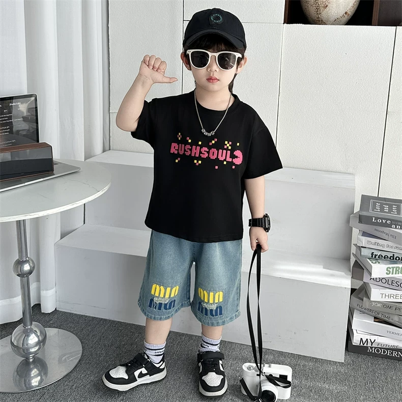 男童夏季短袖T恤套装2025新款儿童时髦短T牛仔裤男孩夏季痞帅套装