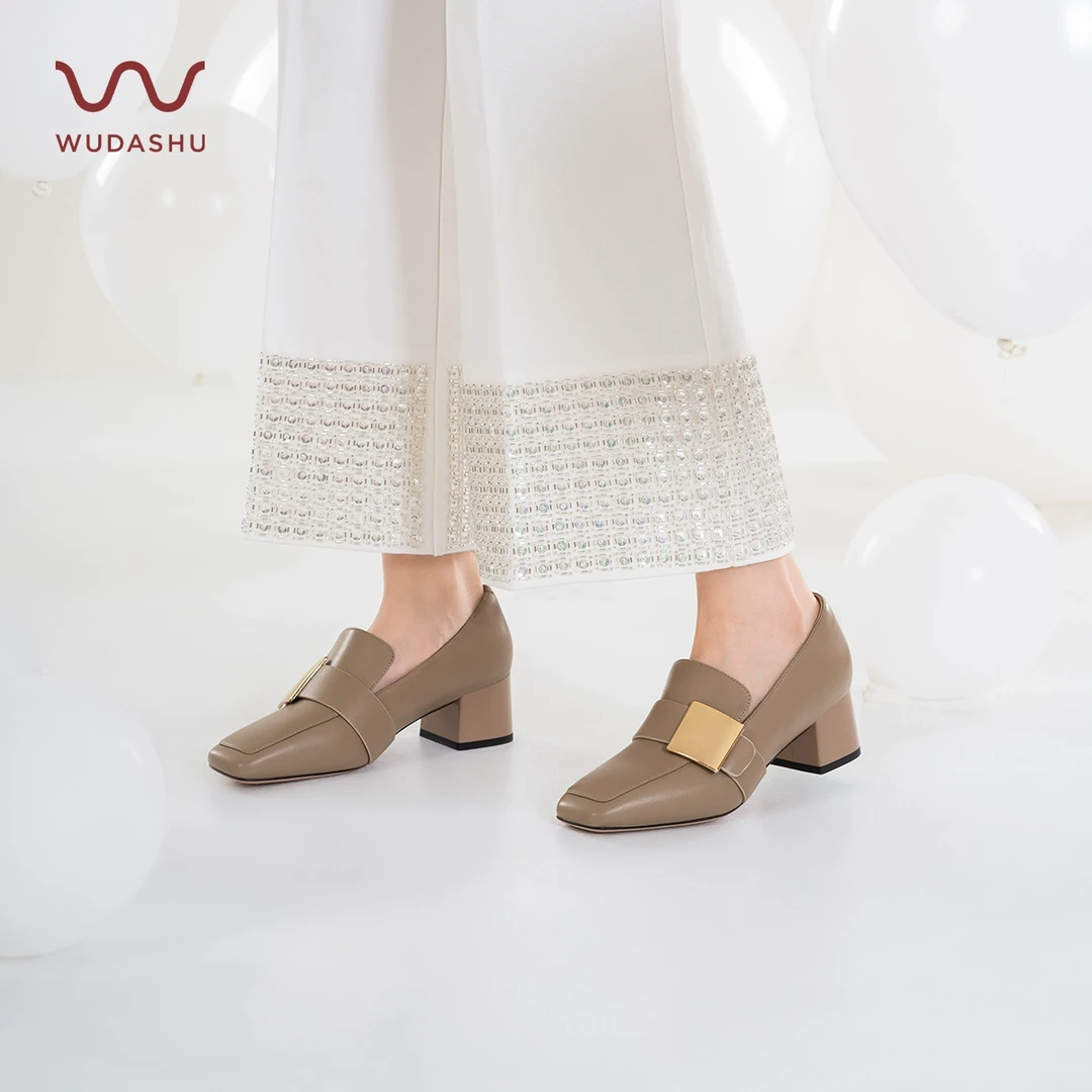 穿高跟鞋的吴大叔真皮英伦风方头中跟乐福鞋女气质百搭通勤工作鞋