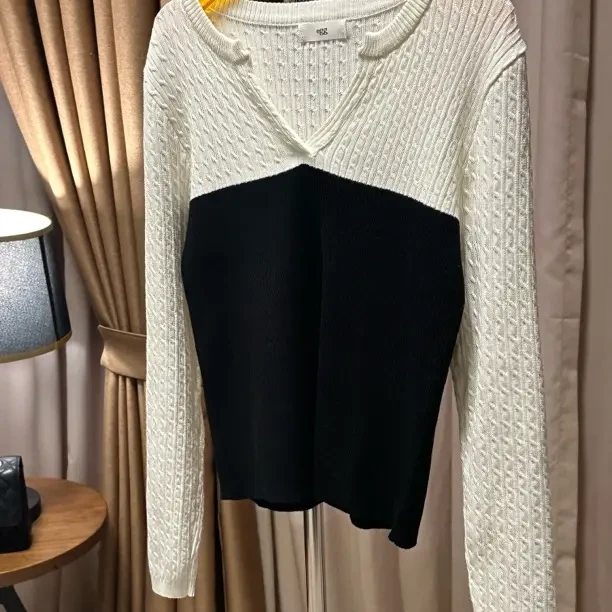 撞色拼接V领长袖针织衫女韩系修身显瘦短款内搭上衣