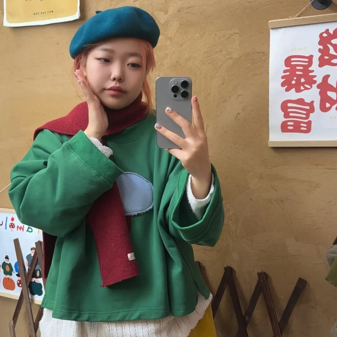 绿色蘑菇套头卫衣