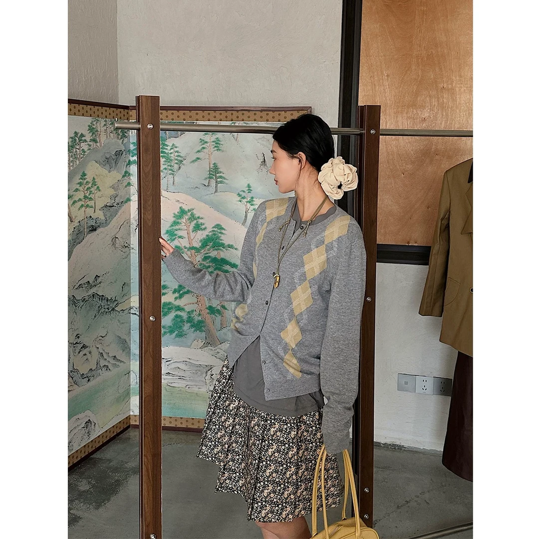 REREK设计师品牌菱格撞色开衫DSC买手店R25A12110026