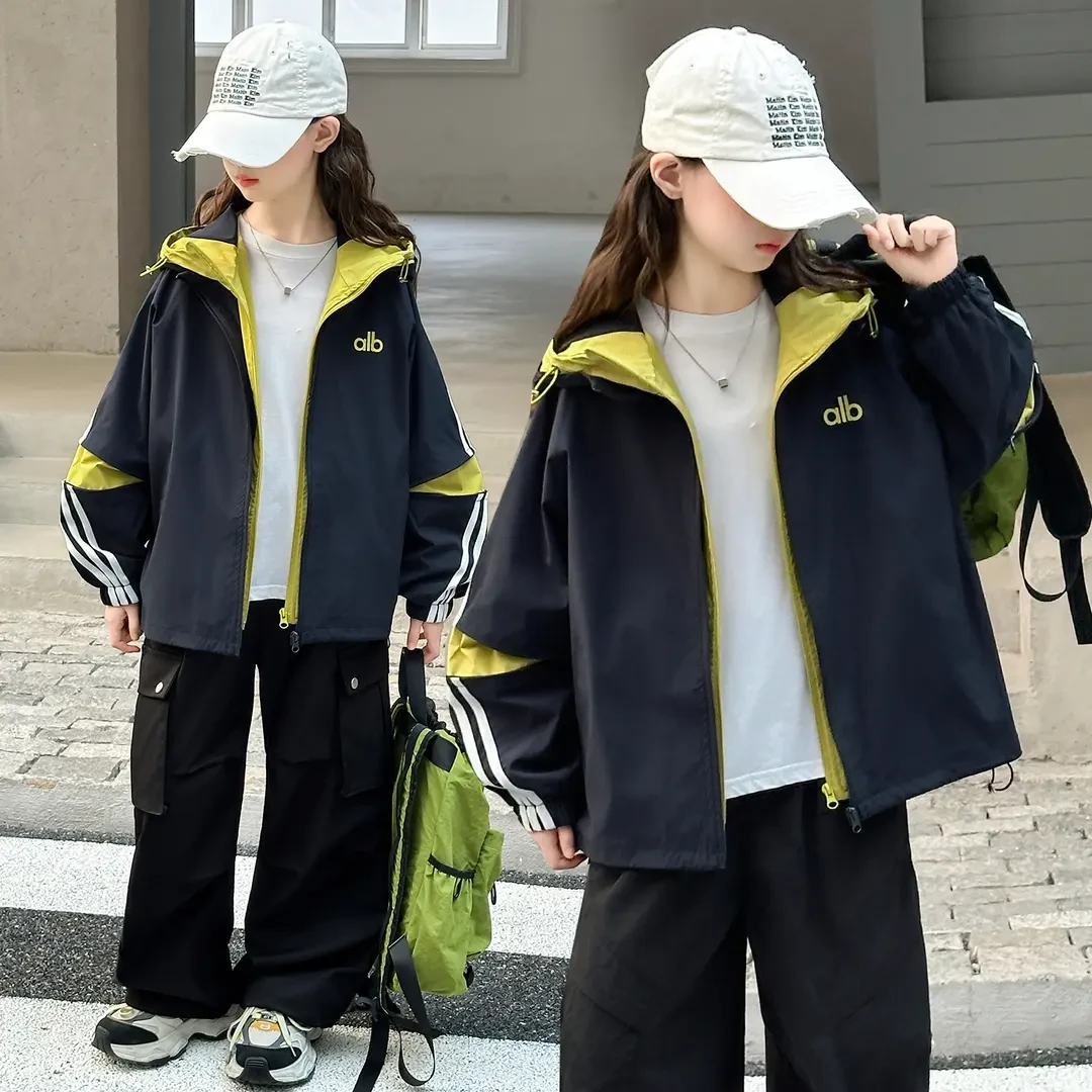 女童外套春秋款2025年款衣服儿童秋装网红时髦中大童休闲冲锋衣潮