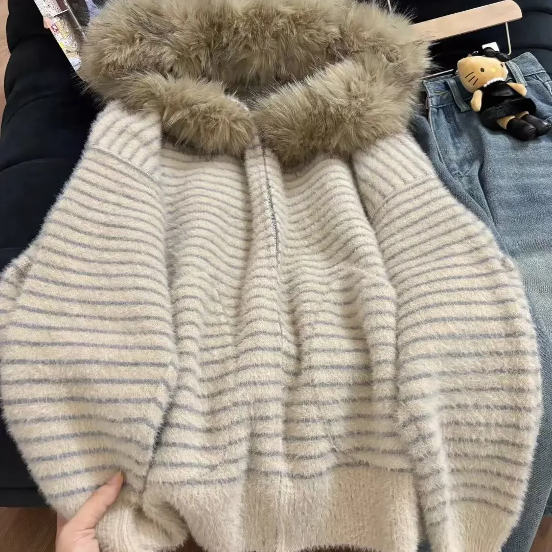 小菜衣～韩系连帽毛领条纹毛衣外套女冬季宽松慵懒加厚拉链上衣