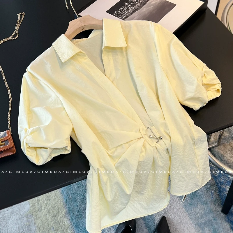 法式气质掐腰衬衫女2025新款夏不规则设计感小众V领收腰显瘦上衣