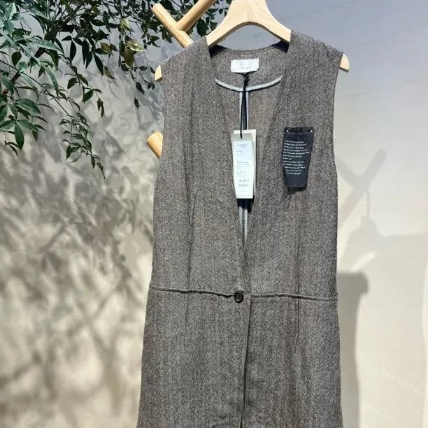 设计师精品羊毛背心VW52BX095