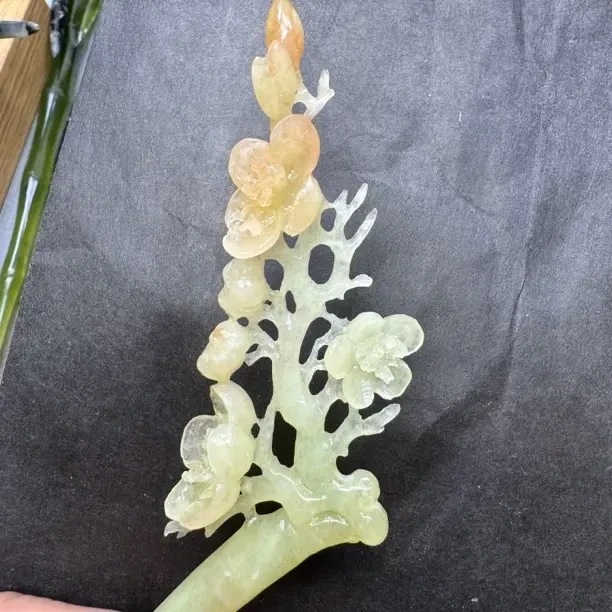 手工雕刻俏色梅花古风发簪