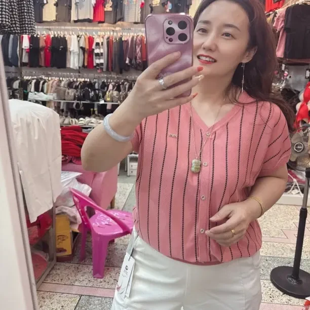 年轻时尚潮流天丝短袖V领适中女装