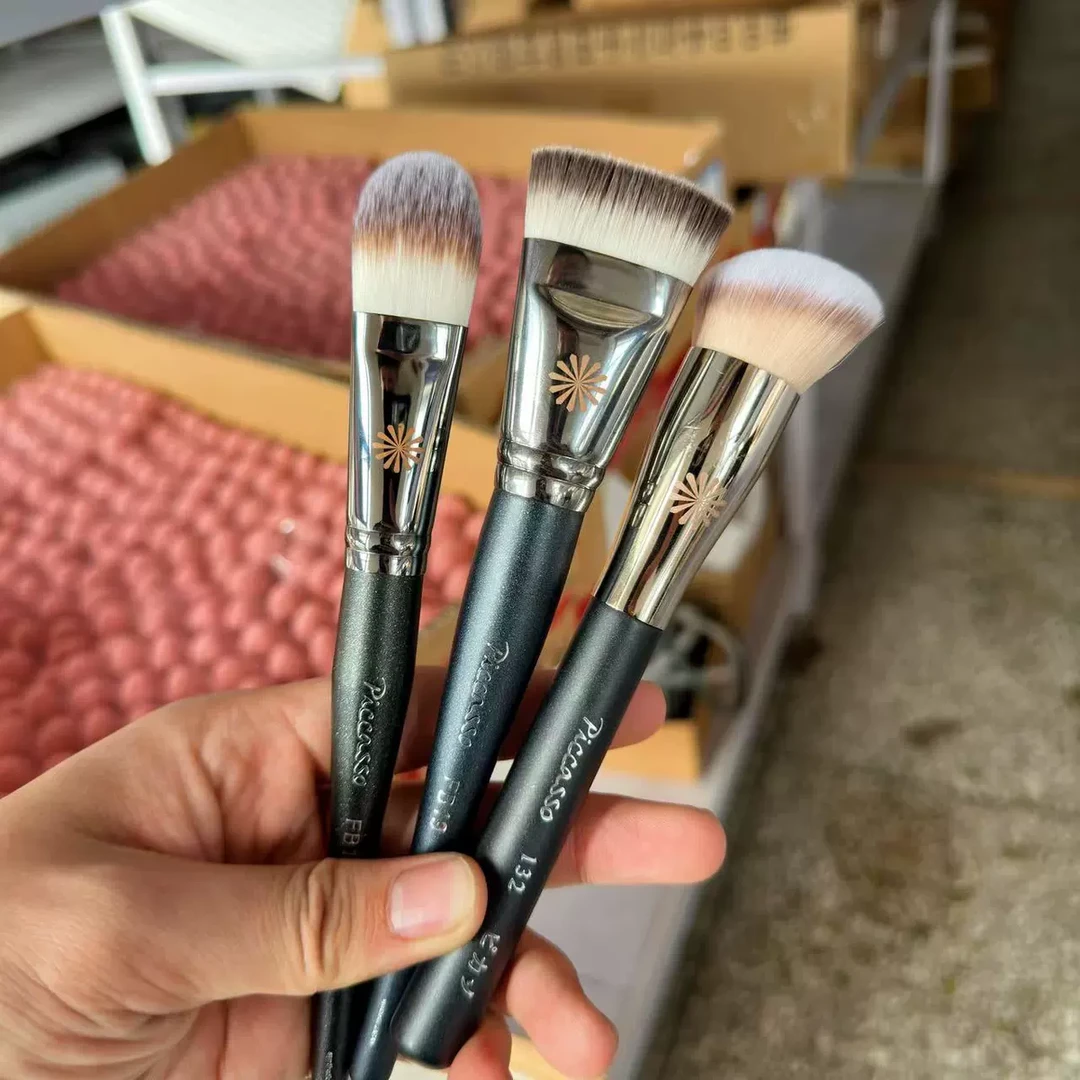 化妆师都在用！毕加索FB19一字平头粉底刷FB18扁平头遮瑕修容刷