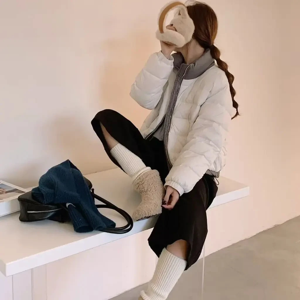 秋冬新款圆领轻薄简约撞色短款女白鸭绒保暖外套潮