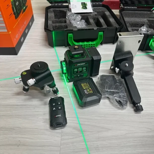 新款高精度超强光绿光十二线多功能墙激光水平仪室内外通用