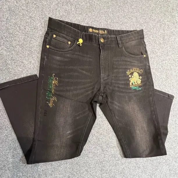 Yi大利～玛路时尚修身版牛仔裤