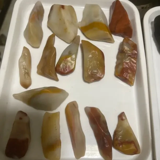 新疆地表原石三彩石（具体价格根据每块石头情况定）