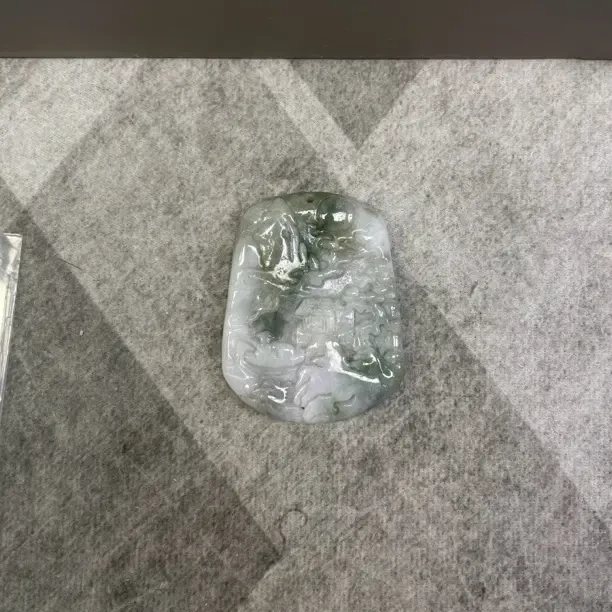 天然A货翡翠精雕玉佩（多样性发一）带绳