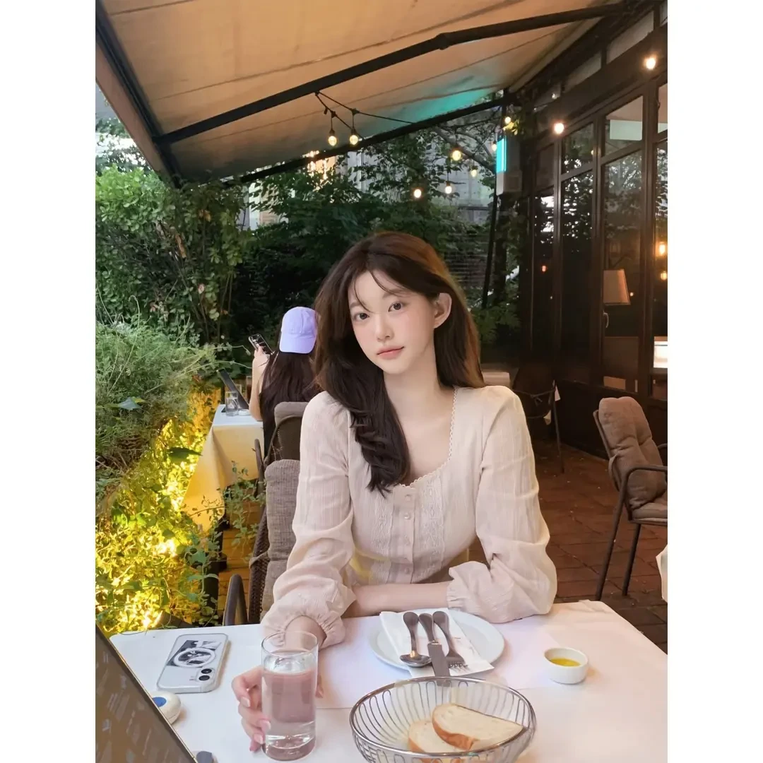 韩国小众设计早秋法式方领蕾丝显瘦长袖衬衫上衣收腰显瘦百搭衬衣