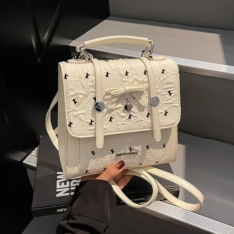 双肩包女2025新款小众设计感旅游可爱轻便学院风简约逛街小型背包