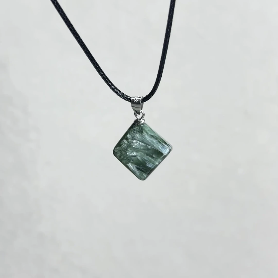 绿龙晶方糖时尚百搭精致吊坠