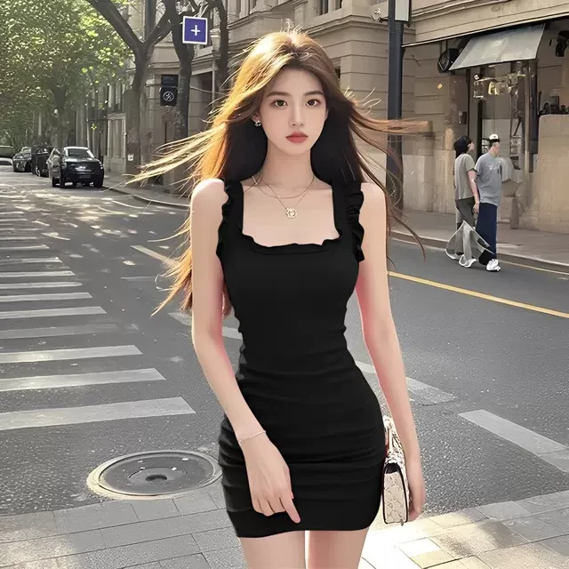 2025夏季新款辣妹性感小黑裙方领无袖连衣裙女气质收腰包臀裙短裙