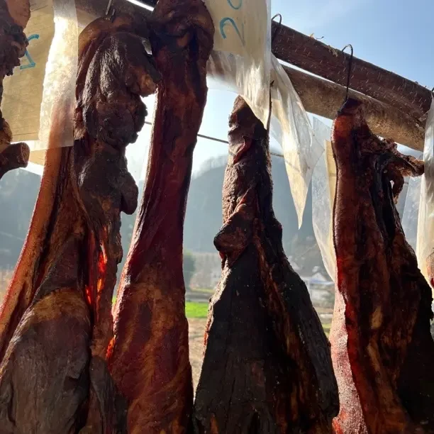 传统烟熏正宗腊猪脚农家特产