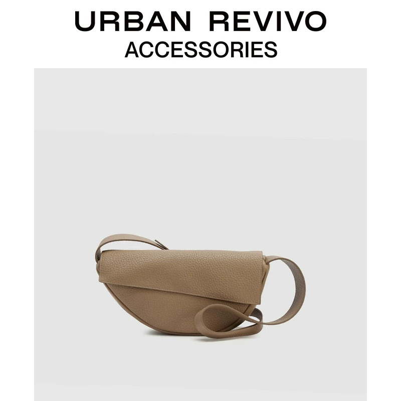 URBAN REVIVO2025春季新款男几何廓形荔枝纹斜挎包UAMB50029