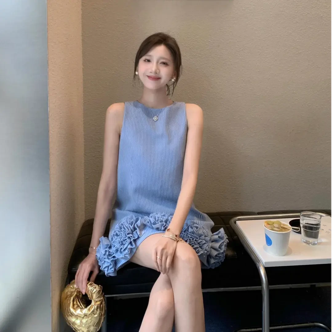 连衣裙裙子女成熟气质温柔知性衣服小众洋气显瘦花朵无袖背心短裙