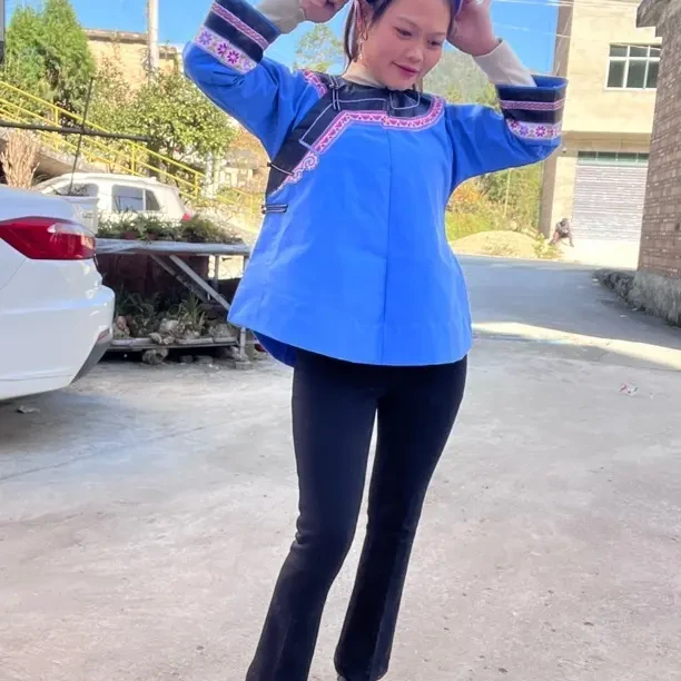 少数民族新款布依族民族风刺绣女装套装适合舞台表演