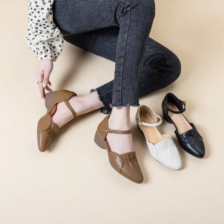 包头凉鞋夏季外穿2025新款低跟尖头中空法式优雅单鞋粗跟软底女鞋