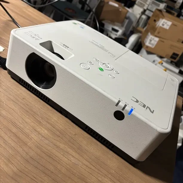 二手 新款Nec 投影仪 运费自理