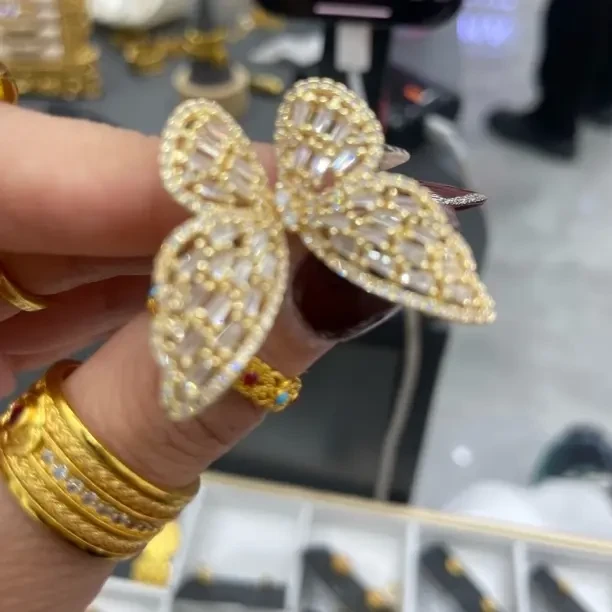 铜合金石英石戒指 铜合金合成锆石 时尚气质蝴蝶设计女士指环戒