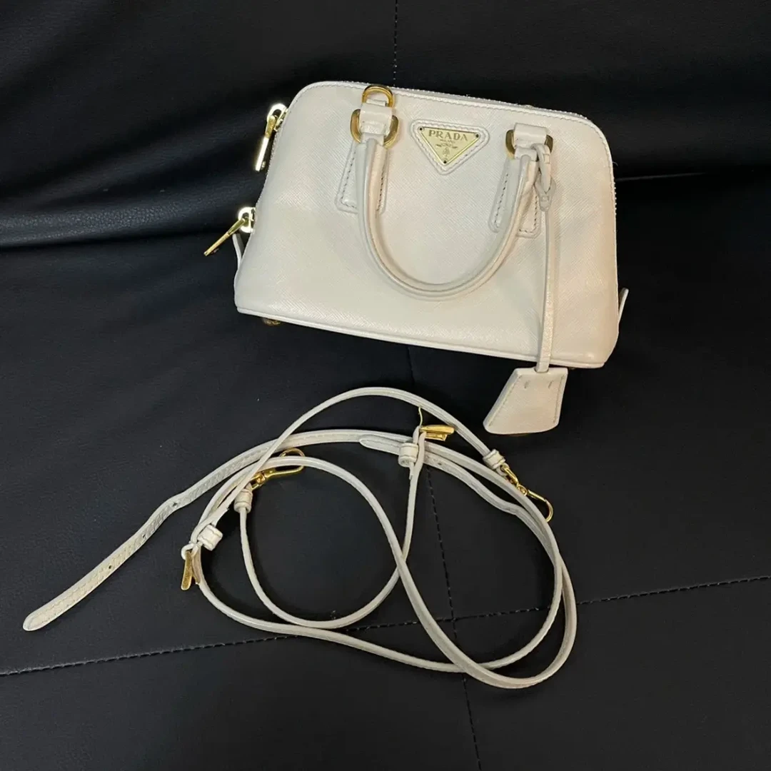 95新 Prada/普拉达 白色金扣 迷你贝壳包18cm 灰白色 cl