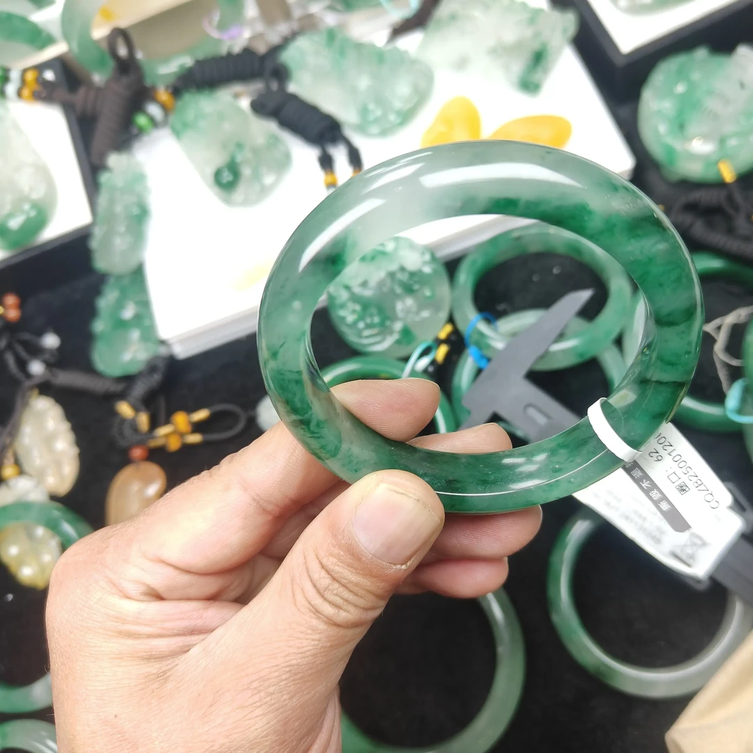 天然非洲翠手镯天然石英质玉62圈口