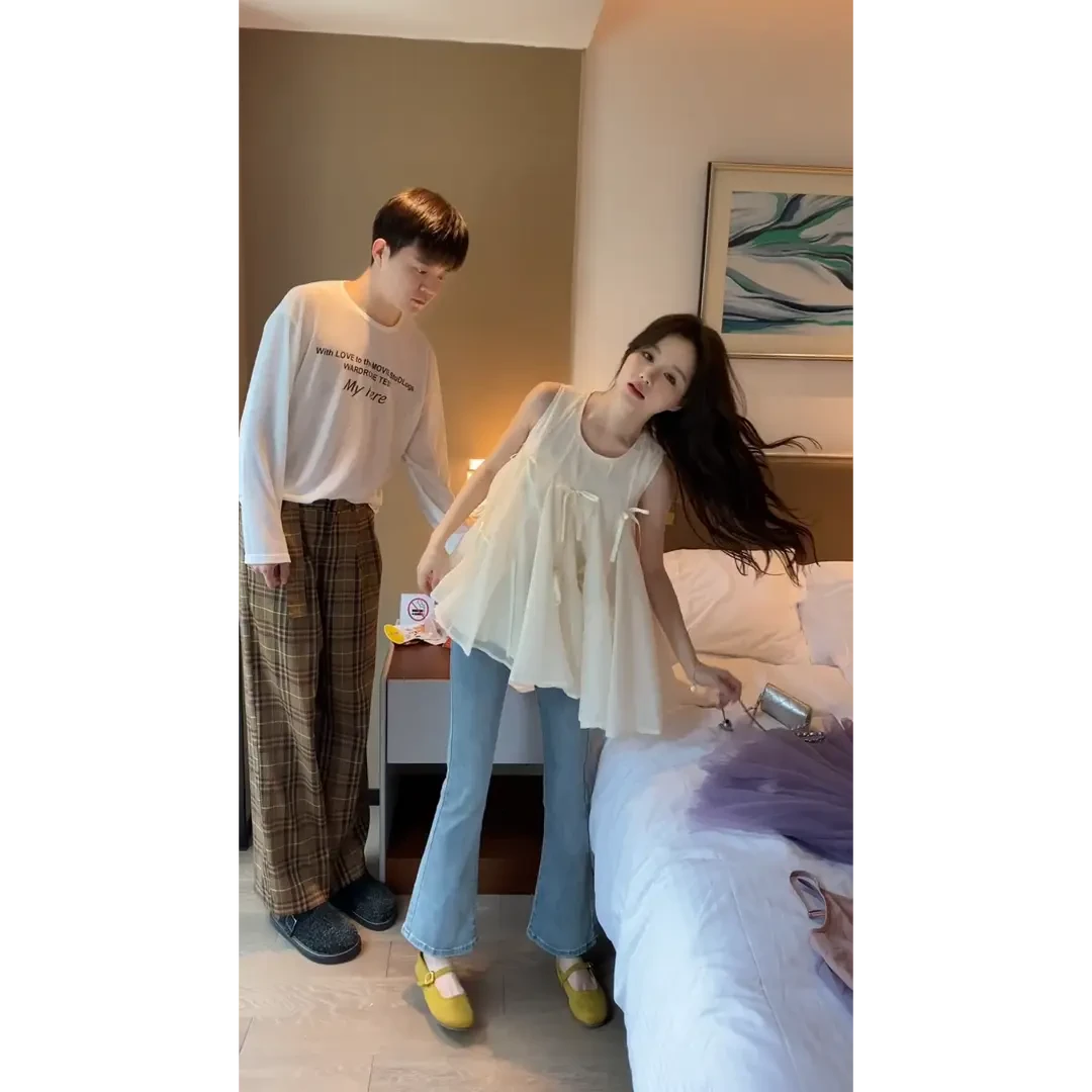 2025夏季新款减龄网纱拼接蝴蝶结背心上衣高腰显瘦微喇牛仔裤女