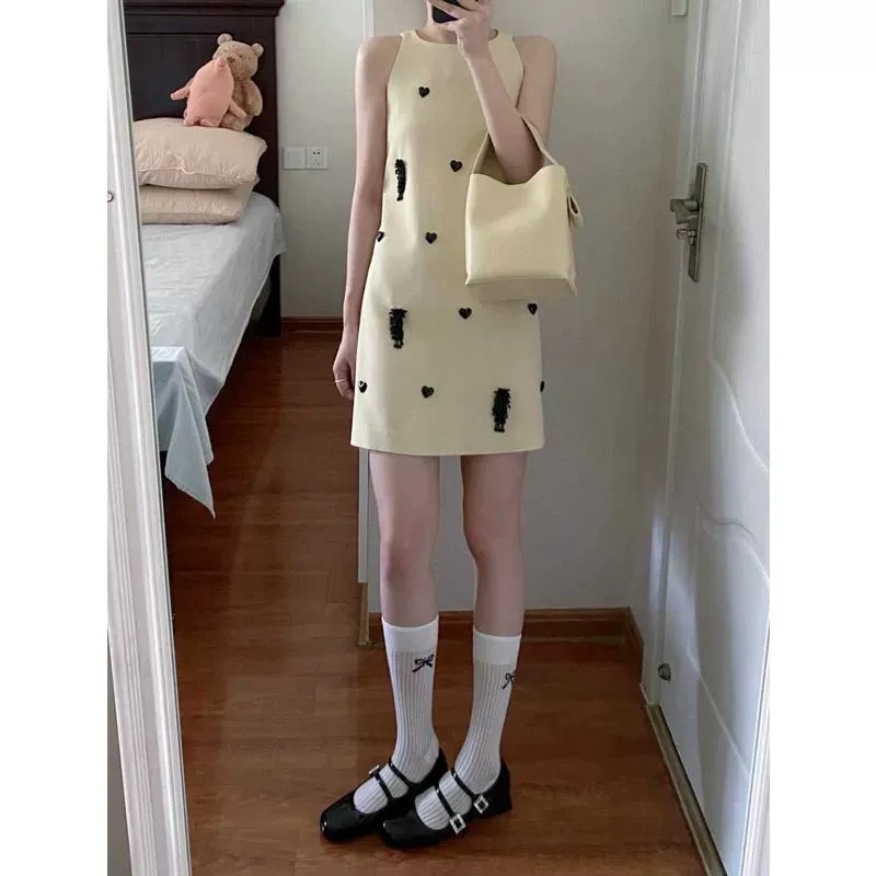 韩系立体爱心设计感挂脖连衣裙女夏季法式气质宽松无袖背心短裙子
