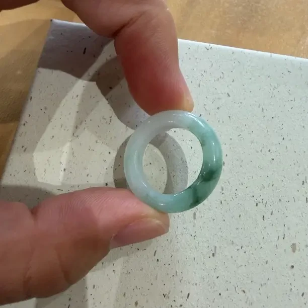 天然翡翠A货飘绿花戒圈（圈口内径16.3）（货号0256-3号）