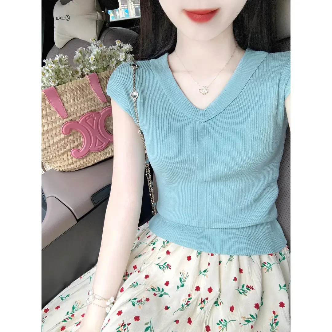 2025温柔风套装女V领短袖T恤夏季碎花半身裙气质度假风显瘦两件套