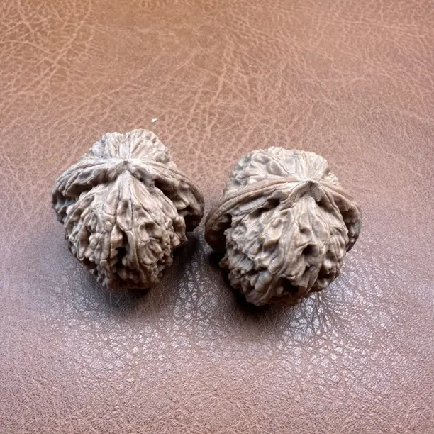 精品文玩核桃四座楼狮子头把件手盘佳品