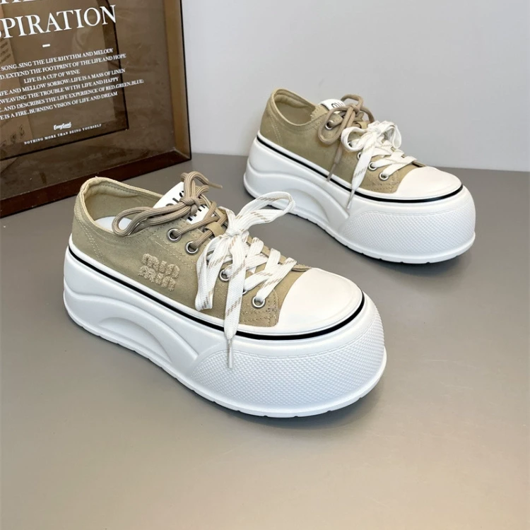 小众百搭鞋子女款爆款2025新款刺绣松糕厚底低帮帆布鞋女面包板鞋