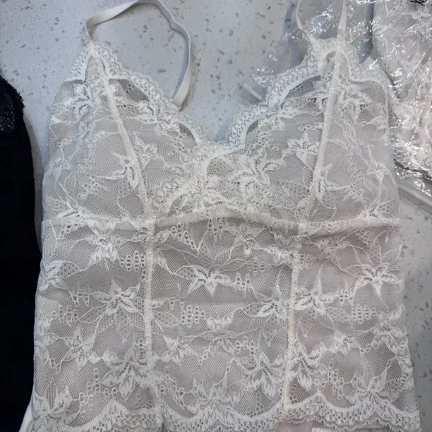 秋冬加绒蕾丝修身性感风网红美背百搭吊带背心