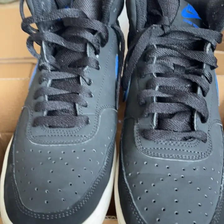 女款舒适防滑耐磨中帮小白板鞋