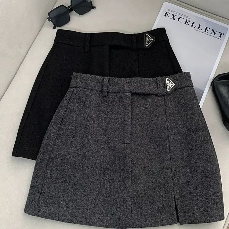 小妖精大码女装金属三角标腰带毛呢高腰显瘦开叉A字短