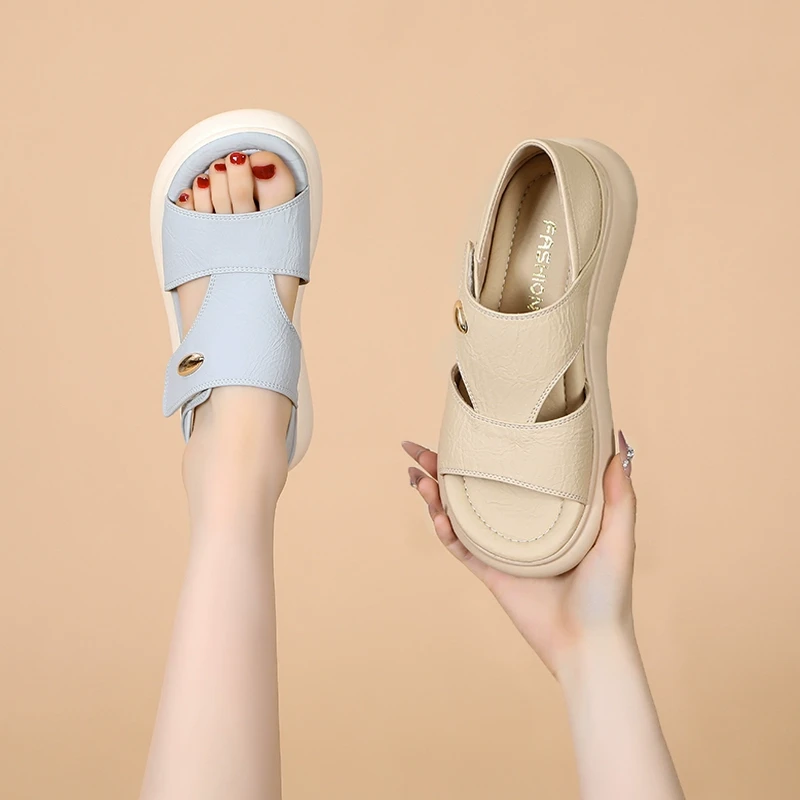 平底两穿凉鞋女2025新款夏季时尚软底不累脚法式配裙沙滩鞋大码43
