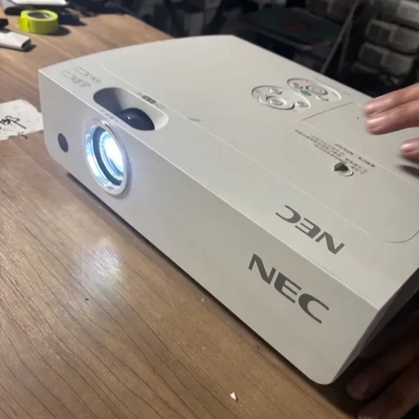 二手 Nec 投影仪 运费自理