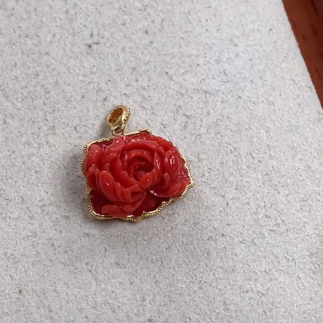 天然红珊瑚18k金镶牡丹花吊坠