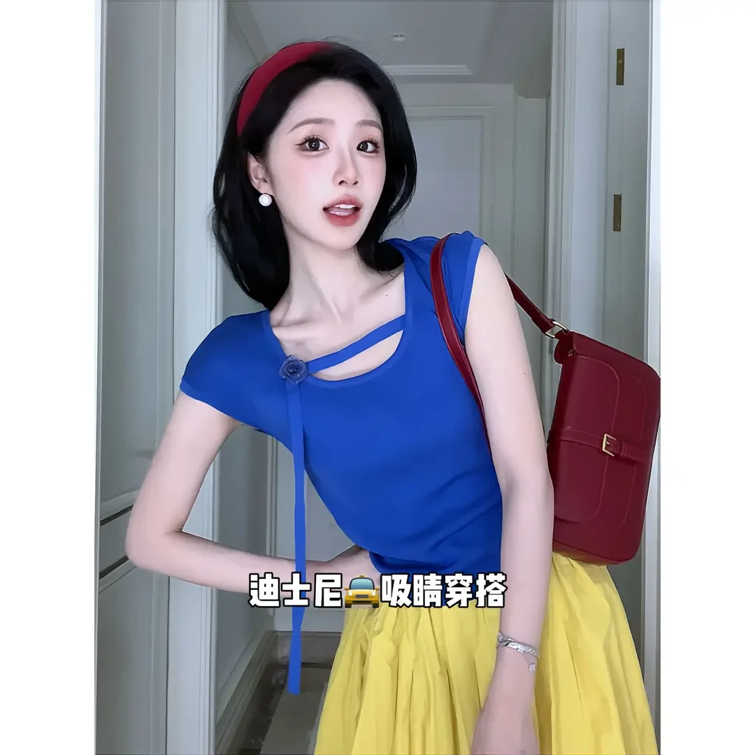 温柔蓝色立体花朵系带短袖T恤奶黄色高腰A字半身裙设计感时尚套装