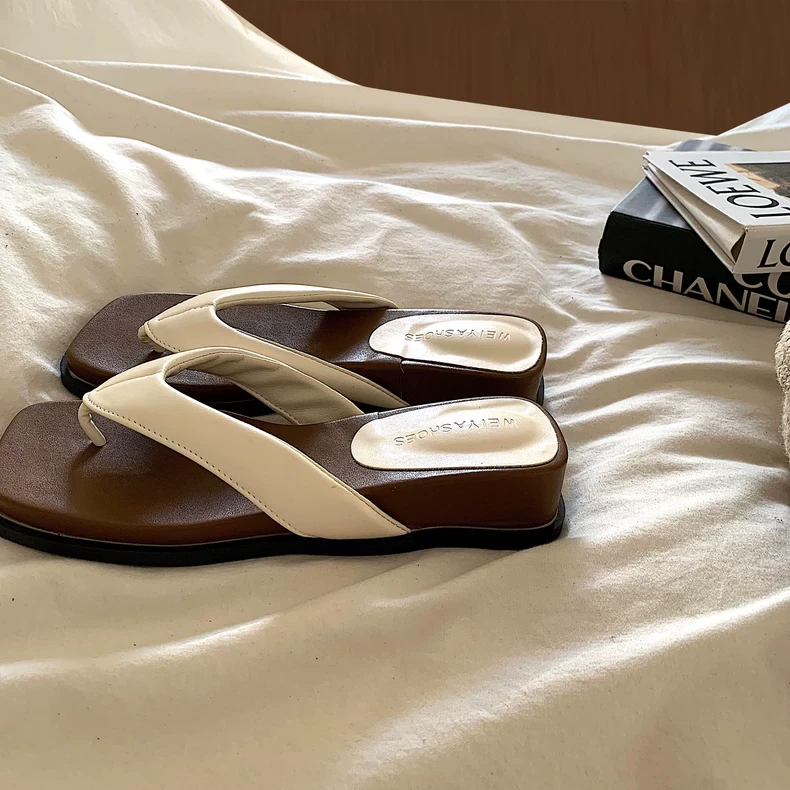 ins温柔晚晚风复古厚底人字拖女夏季外穿度假网红绝美夹趾拖鞋