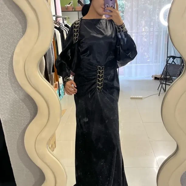 露肩绑带收腰镂空黑色长款气质连衣裙