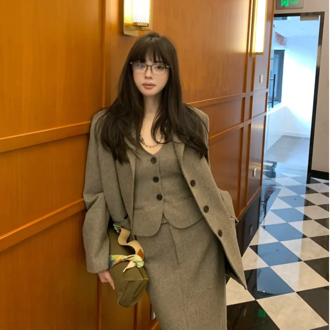 2025秋冬法式复古高级感气质西装外套女洋气减龄内搭配搭显瘦长裙