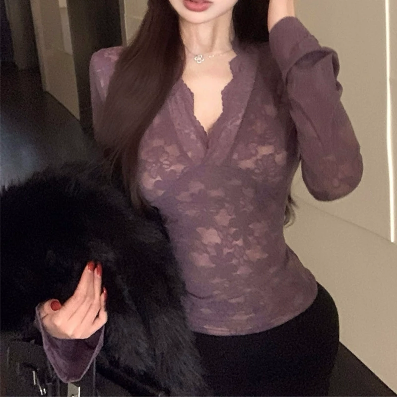 梦优莱纯欲风蕾丝拼接V领正肩长袖T恤女2025早春修身百搭显瘦上衣